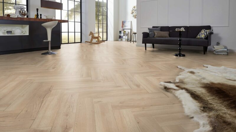 VinyRock Herringbone Fischgrät Metz Eiche beige mit V-Fuge Vinylboden