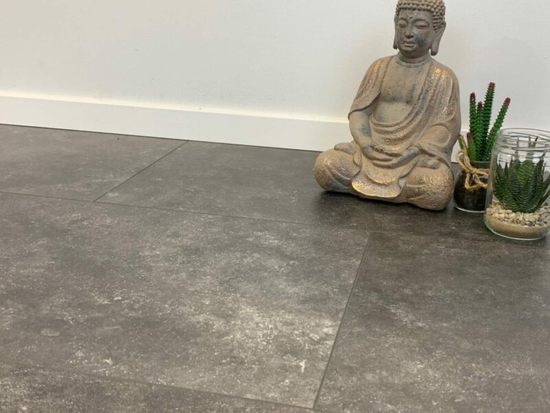 VinyRock Fliese Silent XL Stone Teide Schiefer schwarz mit V-Fuge und Trittschalldämmung Vinylboden - Image 6